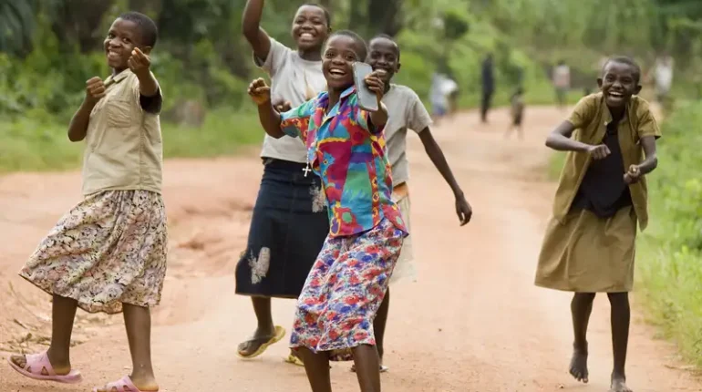 Crecer en Uganda: una infancia marcada por la desigualdad, pero también por la esperanza